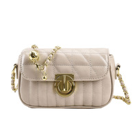 Sac bandoulière matelassé mini carré pour femme en cuir PU brillant avec rabat et chaîne dorée, idéal pour le quotidien