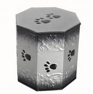 โกศแปดด้านสำหรับสัตว์เลี้ยงโกศ6ด้านสลักลายอุ้งเท้าสัตว์เลี้ยงโกศสีเงิน - Product Image 1