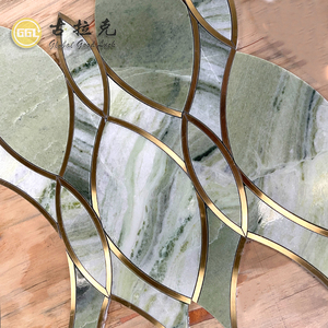Le tessere di mosaico in marmo verde mescolano l'ottone per la decorazione della parete e il backsplash dell'hotel - Product Image 1