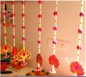 Décoration murale bohème en perles de verre avec pompons en forme de fleur pour salon toutes saisons - Product Image 1