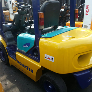 Montacargas Komatsu FD30 Diésel Usado de 3 Toneladas, Original de Japón, en Buen Estado, a Precio Económico - Product Image 1