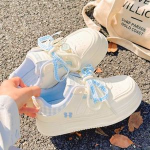 Nuevas Zapatillas Blancas Coreanas de Nicho 2026, Zapatos de Plataforma Baja de Cuero para Mujer, Calzado Casual de Moda Versátil para Estudiantes - Product Image 3
