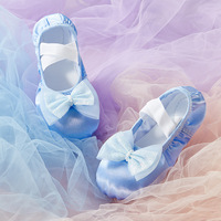 Sepatu Balet Satin Pink Berkualitas Tinggi untuk Anak Perempuan, Lembut dan Nyaman, Sepatu Tari Anak untuk Pertunjukan Sekolah dan Resital dengan Pita