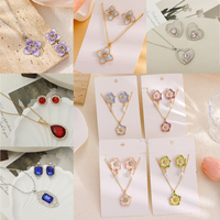 Parure Collier et Boucles d'Oreilles Géométrique Glamour en Alliage Doré, Ornée de Strass en Cristal, Bijoux de Fête et Quotidien pour Femme