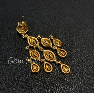 Boucles d'oreilles élégantes en or 18 carats avec diamants taillés en forme de poire cultivés en laboratoire, élégantes et exquises. - Product Image 5