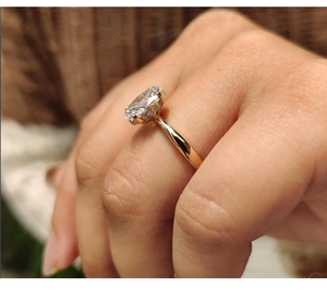 Hermoso anillo de diamantes cultivado en laboratorio con Banda Clásica, perfecto para ceremonias de compromiso y celebraciones memorables de la India - Product Image 3