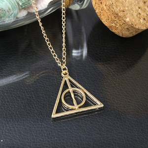 Colliers en alliage pour couples à la mode <span class=keywords><strong>Harry</strong></span> <span class=keywords><strong>Potter</strong></span> Reliques de la mort Collier triangulaire rotatif - Product Image 3