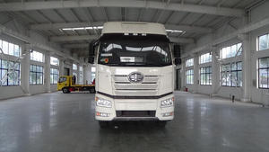 Camion-citerne HOWO 8x4 30 000L pour le transport de mazout, de diesel et d'essence - Product Image 2