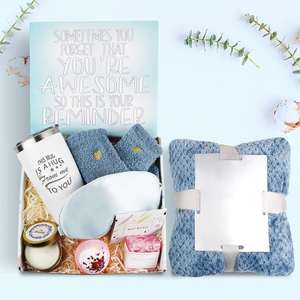 Coffret Cadeau Anniversaire Femme en Promotion avec Couverture, Bougie, Gobelet, Chaussettes – Cadeaux de Bain et Spa Personnalisés pour Elle – Idéal pour les Vœux de Bon Rétablissement - Product Image 1