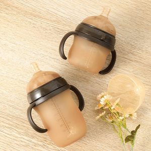 Biberon in Silicone che Imita il <span class=keywords><strong>Latte</strong></span> Materno per Prevenire i Gas nei Neonati Strumento per l'alimentazione dei neonati con <span class=keywords><strong>latte</strong></span> <span class=keywords><strong>e</strong></span> acqua <span class=keywords><strong>e</strong></span> per lo svezzamento. - Product Image 3
