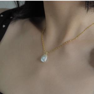 Collar con Colgante de Perla Keshi de Agua Dulce con Forma de Pétalo Barroco Natural, Cadena Simple para Clavícula para Mujer - Product Image 2