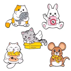 Kartun baru hewan lucu tikus kelinci untuk mengambil foto dan kucing yang suka makan ikan kecil lencana pin grosir