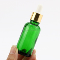 Flacon en verre vert de 30 ml (1 oz) pour sérum de soin de la peau, avec logo personnalisé, bulbe en caoutchouc et compte-gouttes doré