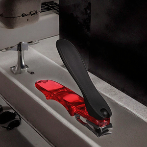 Coupe-ongles courbé à 360 degrés Twist & Clip, bord de coupe tranchant pour ongles épais, design portable, poignée en plastique rouge - Product Image 3