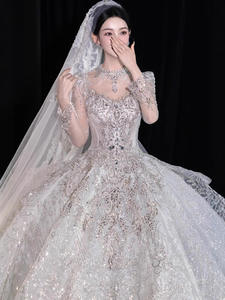 NDB10472 Abito da Sposa Lungo in Chiffon a Maniche Lunghe con Scollo a V e Strascico Ricamato con Perline e Pizzo Lucido - Product Image 2