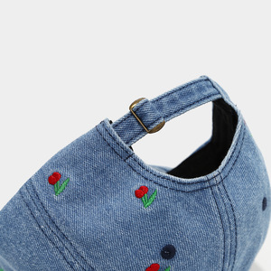 Nuovo Cappellino da Baseball in Denim con Ricamo Retrò a Ciliegie, Morbido e Trendy, per Donna, Effetto Viso Sottile - Product Image 6