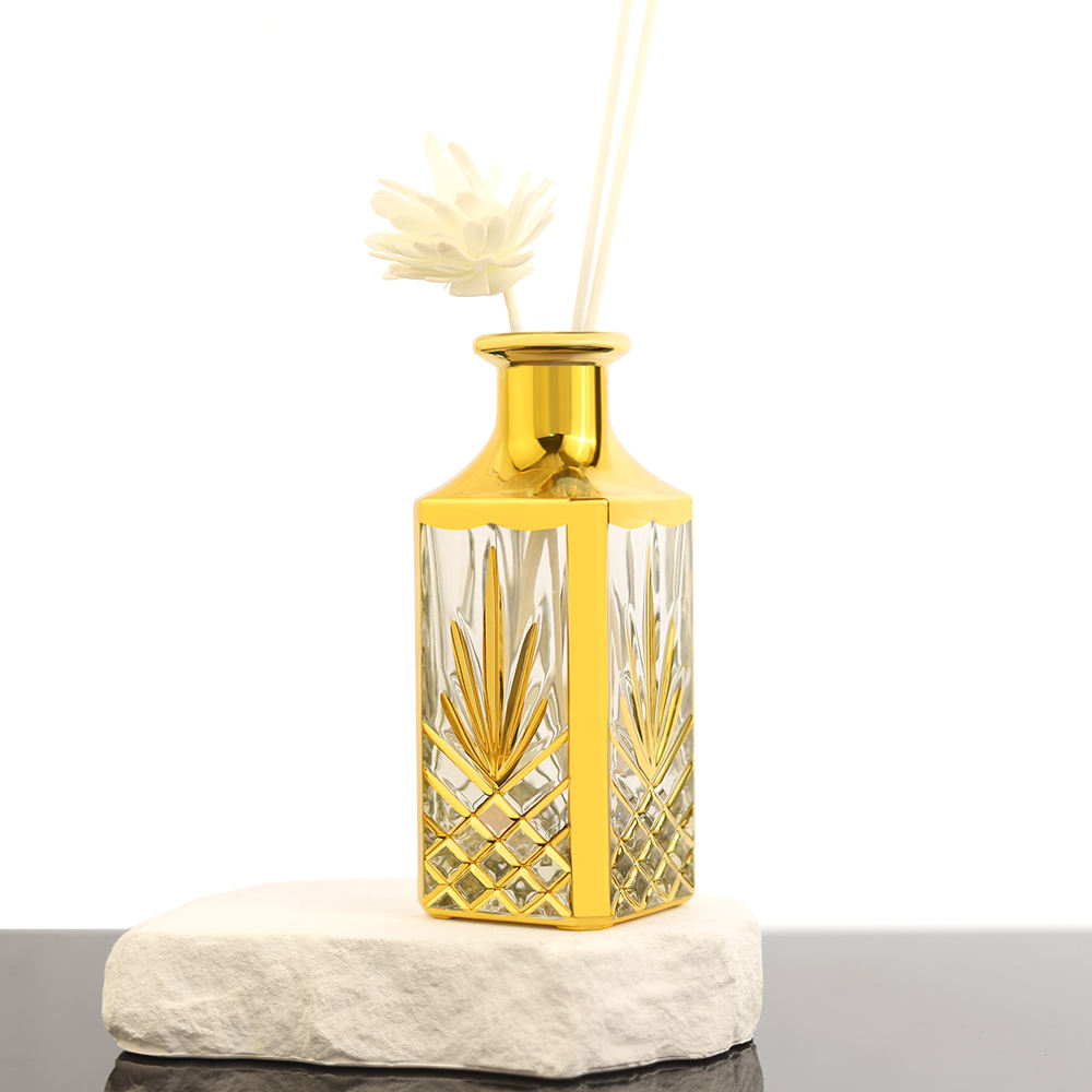 Bouteille de parfum en verre transparent