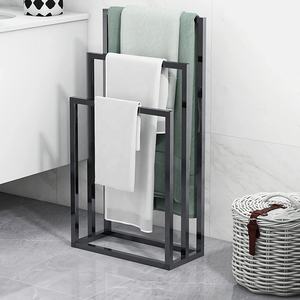 Porte-serviettes en métal noir à 3 couches Cintre <span class=keywords><strong>de</strong></span> rangement en fer <span class=keywords><strong>de</strong></span> salle <span class=keywords><strong>de</strong></span> <span class=keywords><strong>bain</strong></span> avec support en bois Cuisine Utilisation intérieure Conception OEM - Product Image 4