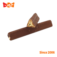 Caramelos OEM al por mayor etiqueta privada personalizada Halal crujiente recubrimiento galletas palo grano chocolate blanco sándwich galletas Bar