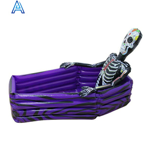 Hielera inflable de PVC con forma de ataúd, cara aterradora y calavera, para Halloween, fiestas, camping, picnics y bebidas. - Product Image 1