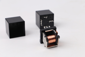 ממסר חשמלי לרכב Tuya חיצוני WiFi בעל 4 ערוצים 12V24V 30A/40A מאושר על ידי TUV דגם SEV4-U-112DM - Product Image 6