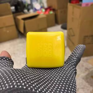 Nouveau produit : Jouet cube sensoriel anti-stress, disponible en 3 couleurs, anti-stress silencieux pour enfants et adultes - Product Image 3