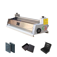 Machine à coller manuelle de bureau à alimentation par rouleaux pour la fabrication de boîtes rigides et de couvertures rigides, à colle chaude et à froid