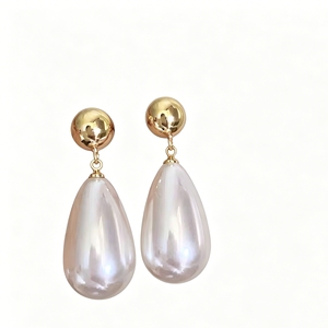Boucles d'oreilles Evan en forme de goutte d'eau, imitation perle, plaquées or, élégantes et tendance, bijoux de mariage pour mariée - Product Image 1