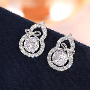 Orecchini in Oro Bianco con Diamanti Taglio Brillante Rotondo Colore D Diamanti Naturali Gioielli Classici da Sposa per Donna - Product Image 4