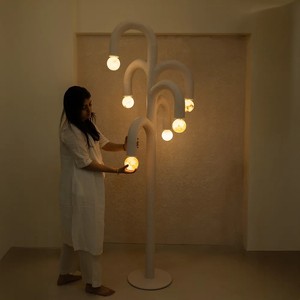 Lámpara de Pie Creativa con Forma de Cactus, Luz LED, Control Táctil, Lámpara Moderna para Dormitorio - Product Image 1