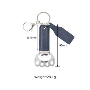 Porte-clés décapsuleur portable en similicuir motif patte de chat mignon avec chaîne pour cadeaux - Product Image 6