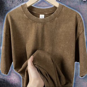 เสื้อยืดคอตตอน 100% หนัก 300 กรัม ทรงโอเวอร์ไซส์ ป้องกันขนร่วง สไตล์วินเทจ ล้างสีแบบแอซิดวอช สตรีทแวร์ ทรงดรอปไหล่ สำหรับผู้ชาย - Product Image 3