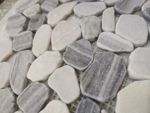 Sliced <strong>Pebble</strong> <strong>Gray</strong> and White Free Style Mosaic for Bathroom Indoor Outdoor Stone Tiles