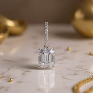 Orecchini da Donna E1547 in Oro Bianco con Diamanti Taglio Smeraldo, Colore D, Certificati GIA, Diamanti Naturali, Stile Classico per Fidanzamento - Product Image 2