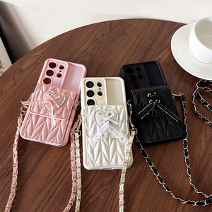 Étui <span class=keywords><strong>de</strong></span> <span class=keywords><strong>téléphone</strong></span> <span class=keywords><strong>de</strong></span> luxe élégant avec porte-cartes en cuir texturé et nœud en forme <span class=keywords><strong>de</strong></span> cœur pour <span class=keywords><strong>Samsung</strong></span> Galaxy S26 Ultra S25 A56 avec sangle chaîne bandoulière - Product Image 1