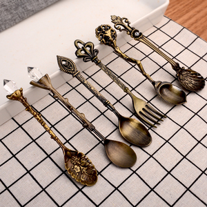 Set di 6 Forchette per Frutta e Cucchiaini da Caffè/Dessert Vintage Palace in Lega di Zinco <span class=keywords><strong>Oro</strong></span> Rosa, Eco-Friendly, Regalo Aziendale, Stile Retrò - Product Image 2