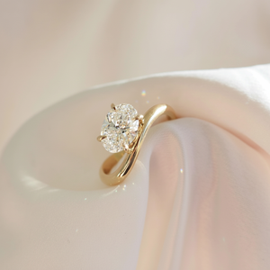 Curve Band East West White Oval Cut Lab Grown Diamond Solitaire Anillo de compromiso en oro sólido de 14K Wedding Promise Ring Jewelry - Product Image 1