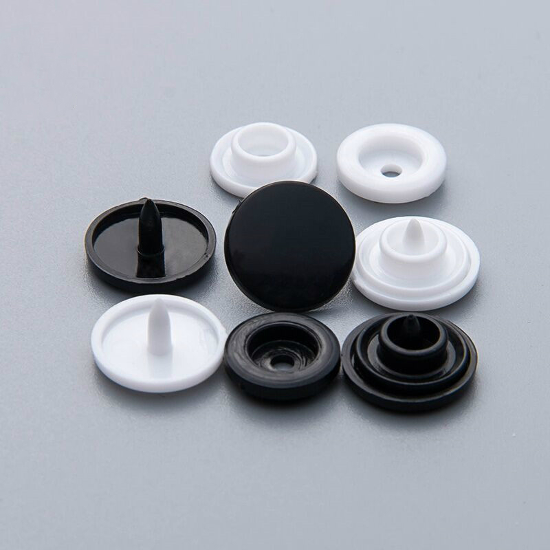 Bouton pression en plastique personnalisé Noir Blanc Pp Pom coloré Bouton pression en plastique personnalisé