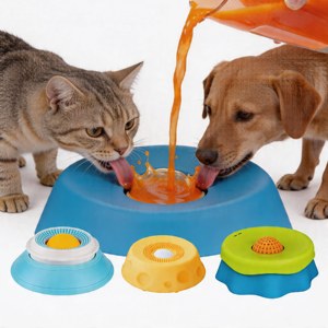 Ciotola Interattiva Antiscivolo Personalizzata per Cani con Palla Rotante, Ciotola per Alimentazione Lenta per Snack Liquidi - Product Image 1