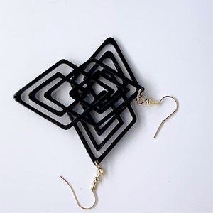 Orecchini Pendenti Geometrici a Forma di Diamante, Leggeri e Traforati, Orecchini Statement per Donne - Product Image 5