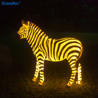 Lumière décorative LED extérieure en fibre de verre en forme de zèbre, sculpture animale 3D, lumière solaire pour paysage de vacances