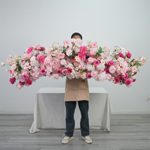 Nouvelle Collection : Chemin de Table Floral Rose pour Fêtes et Événements – Décoration Champêtre, Arrangements Floraux, Centres de Table - Product Image 1