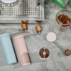 เครื่องบดกาแฟแบบมือหมุน Good Match แกนสแตนเลส พกพาสะดวก ใช้ในบ้าน สีฟ้า - Product Image 4