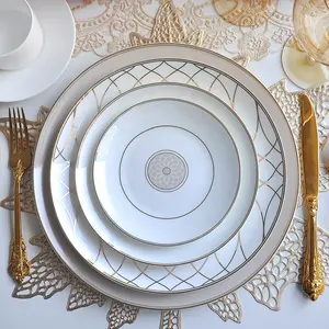 Оптовая продажа, фарфоровые обеденные тарелки из Чистого Розового Фарфора, 8-дюймовые тарелки с золотой линией, растительный узор, набор для свадебного ужина