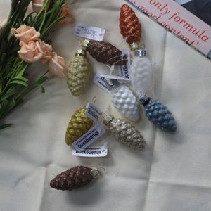 Juego de 6 Adornos Navideños Colgantes de Cristal Soplado en Forma de Piña para las Fiestas Navideñas - Product Image 4