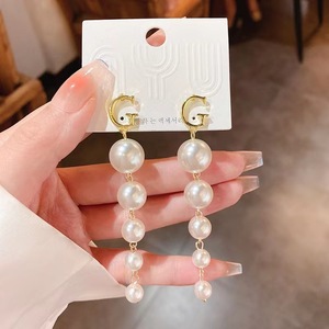 Nuevos pendientes colgantes de perlas de estilo palaciego francés para mujer de lujo S925 aguja de plata letra G perla pendientes largos de moda - Product Image 5