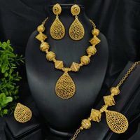 Kalung dan Anting Set Perhiasan Pengantin Mewah Vintage Bertekstur, Berongga, 4 Buah, Lapisan Emas 24K, Paduan Zirkon, Motif Bunga
