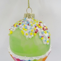 Hiasan Pohon Natal Cantik Pastel Hijau Pelangi Cupcake Sprinkles Manik-Manik Ornamen Kaca Figurine