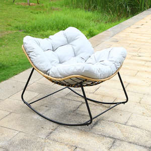 Fauteuil à bascule d'extérieur <span class=keywords><strong>de</strong></span> style moderne avec design en rotin pour utilisation dans les cours d'hôtel et les parcs - Product Image 3