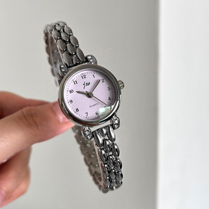 นาฬิกาข้อมือผู้หญิงทรงกลมเล็กเก๋ไก๋ย้อนยุคหรูหราโลหะผสมควอตซ์ - Product Image 5